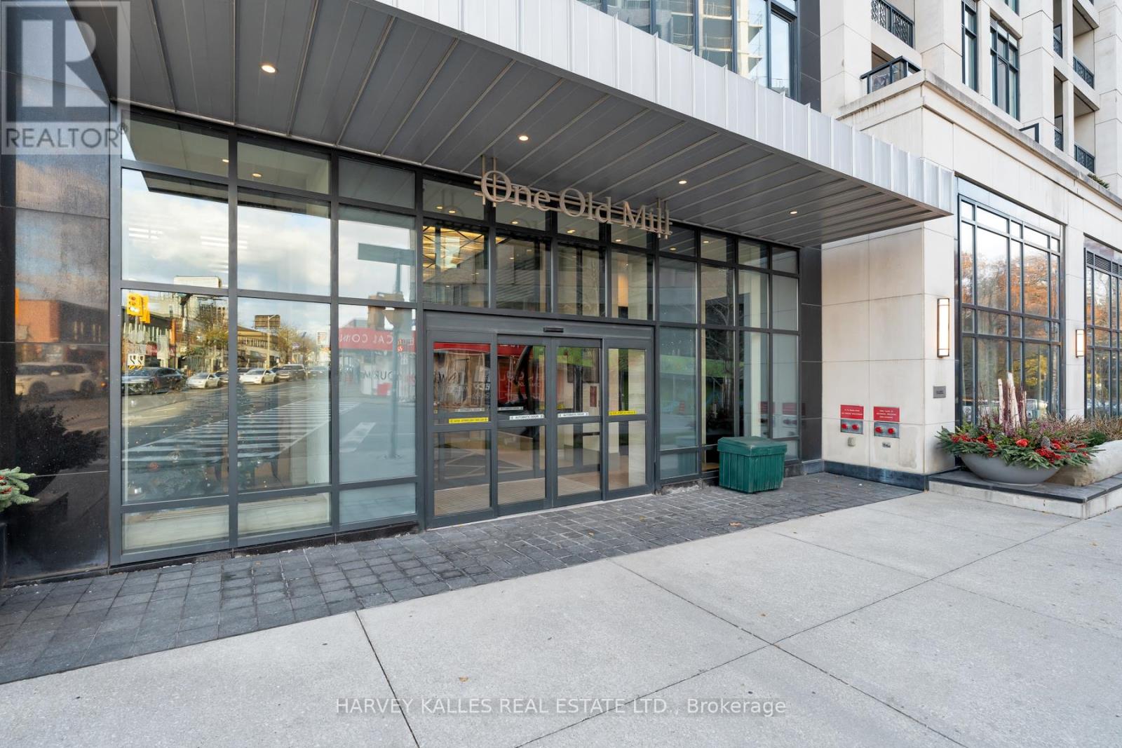 1016 - 1 Old Mill Drive, Toronto, Ontario  M6S 0A1 - Photo 37 - W12577996