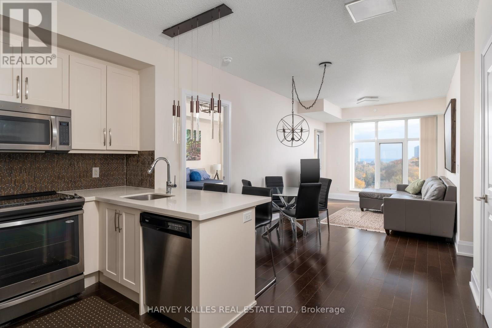 1016 - 1 Old Mill Drive, Toronto, Ontario  M6S 0A1 - Photo 4 - W12577996