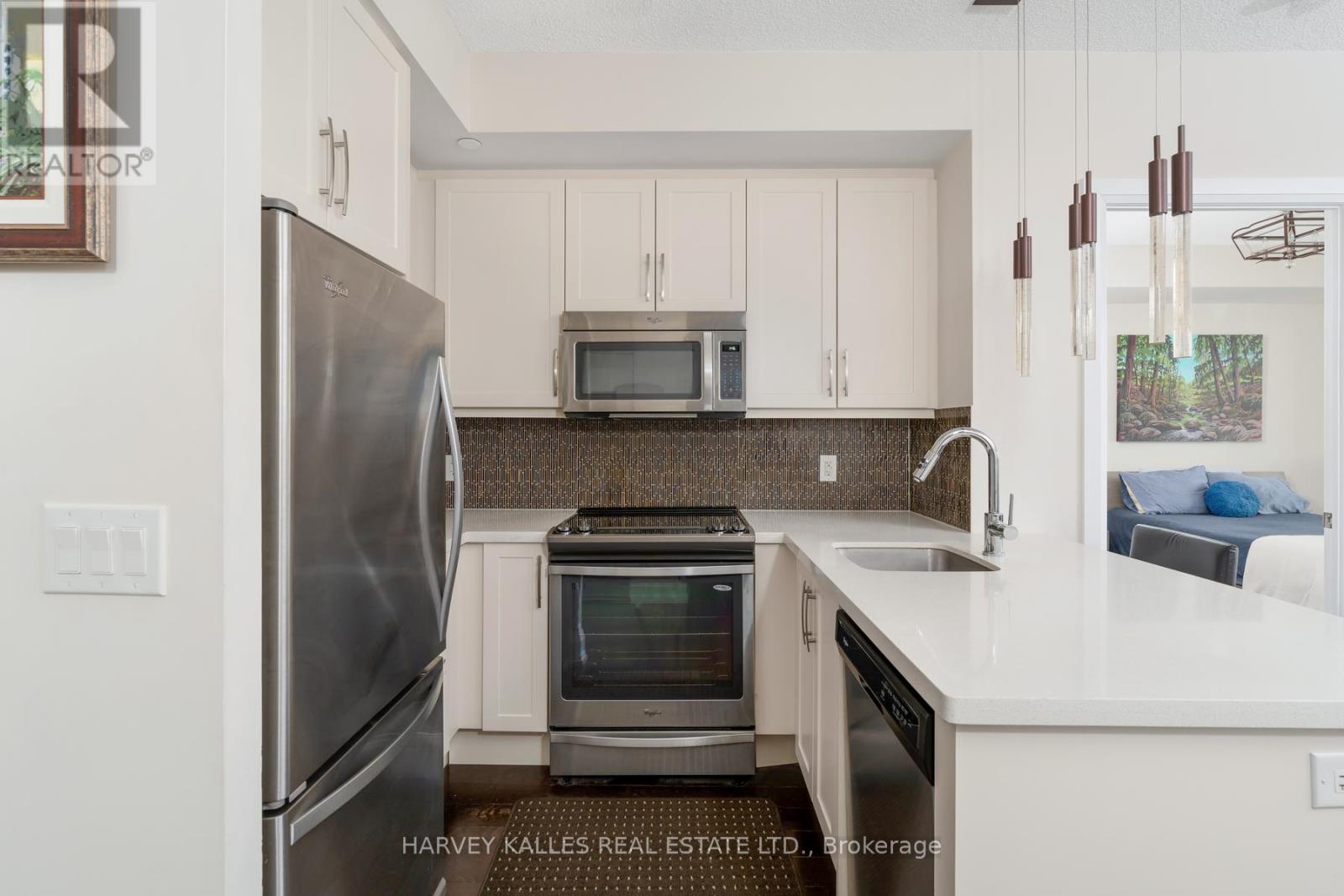 1016 - 1 Old Mill Drive, Toronto, Ontario  M6S 0A1 - Photo 6 - W12577996