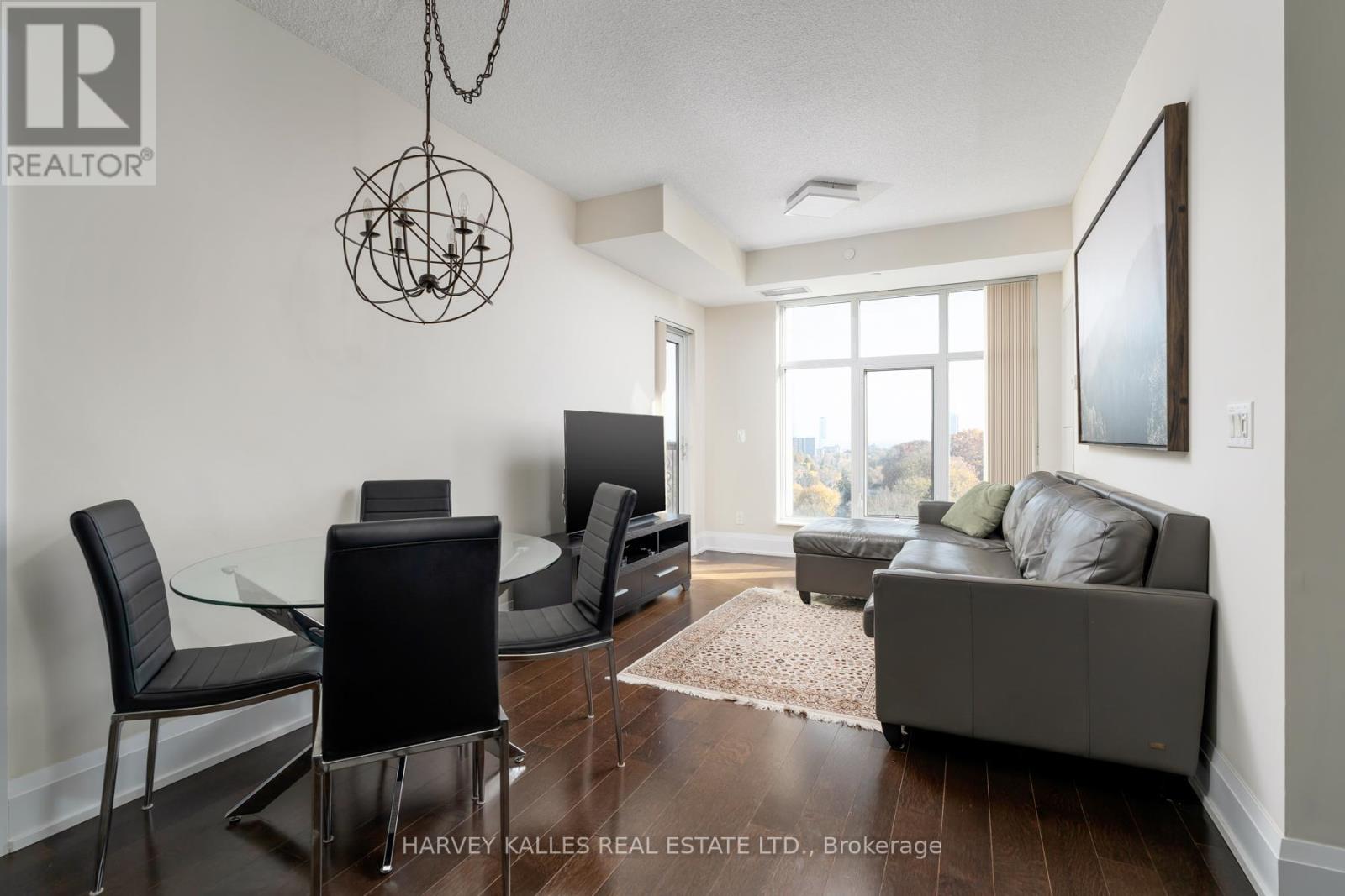 1016 - 1 Old Mill Drive, Toronto, Ontario  M6S 0A1 - Photo 8 - W12577996