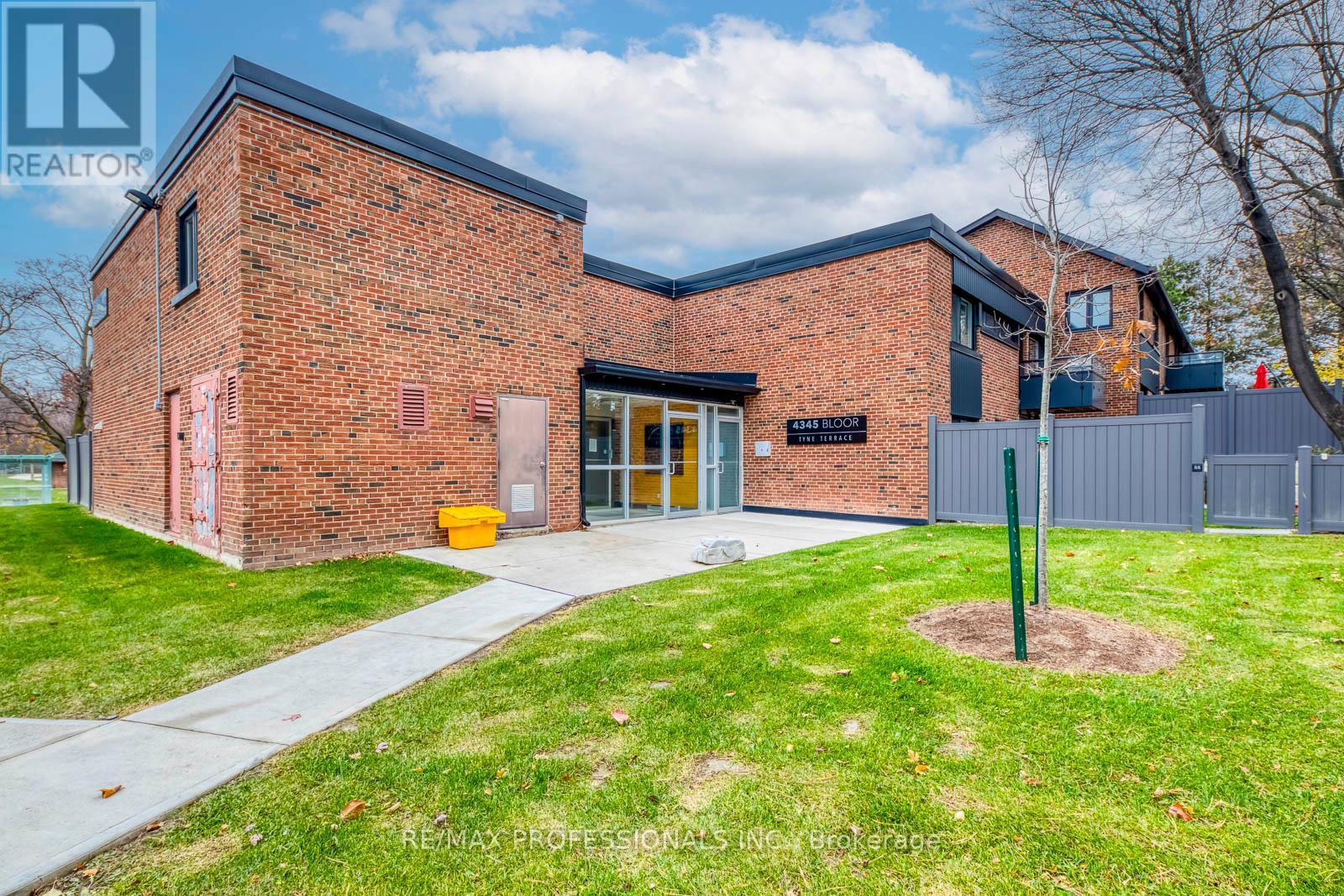 51 - 4345 Bloor Street W, Toronto, Ontario  M9C 2A4 - Photo 2 - W12577998