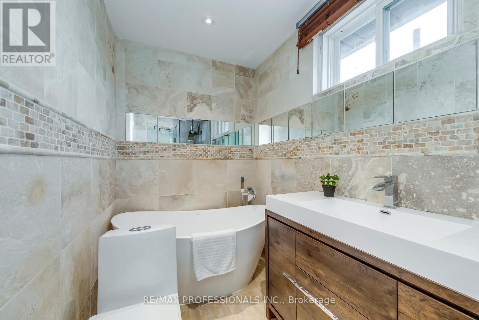 51 - 4345 Bloor Street W, Toronto, Ontario  M9C 2A4 - Photo 25 - W12577998