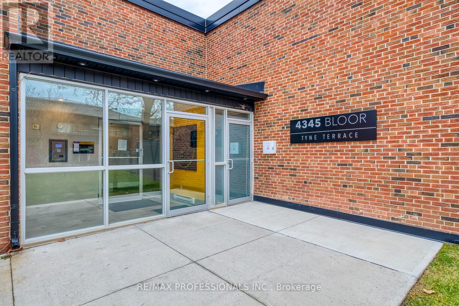 51 - 4345 Bloor Street W, Toronto, Ontario  M9C 2A4 - Photo 3 - W12577998