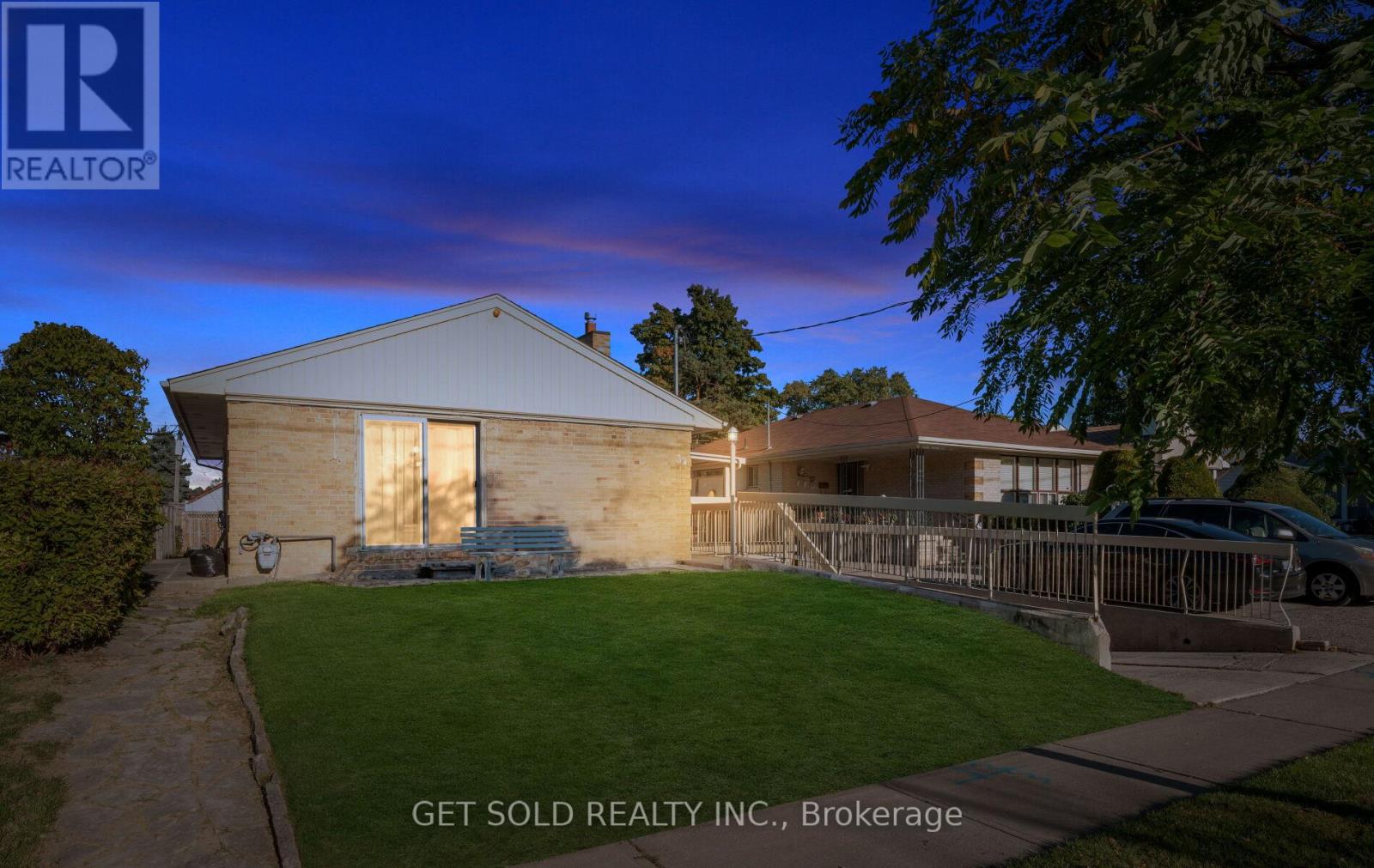 39 PAKENHAM DRIVE, Toronto, Ontario