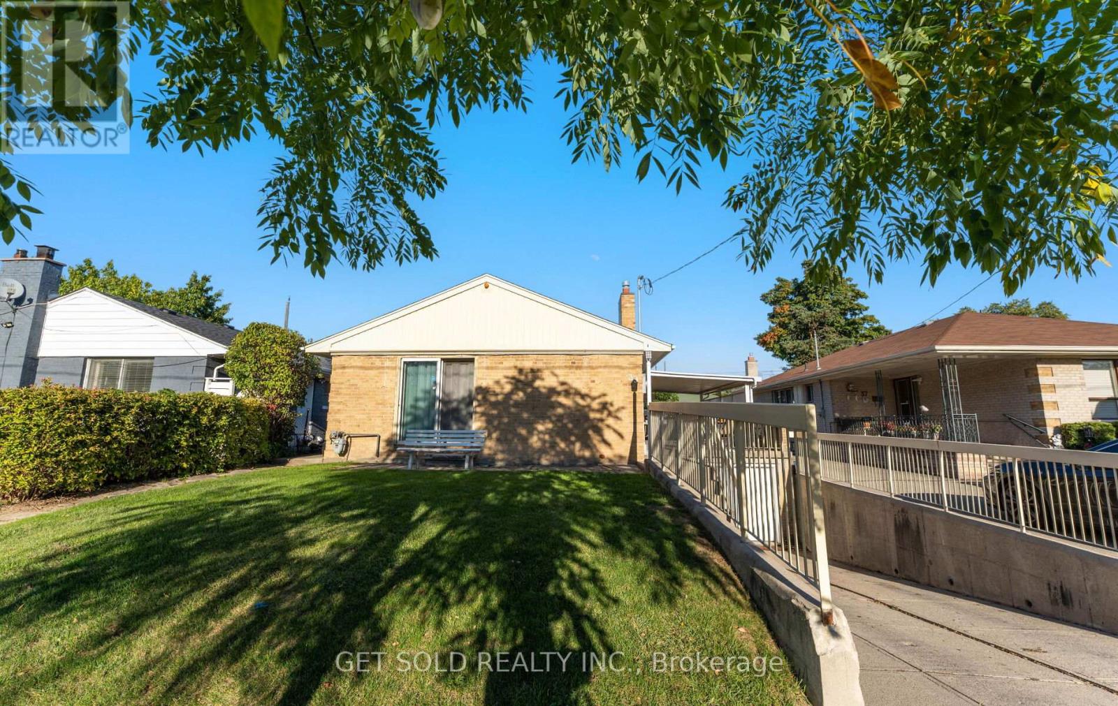 39 Pakenham Drive, Toronto, Ontario  M9W 4B2 - Photo 2 - W12578010