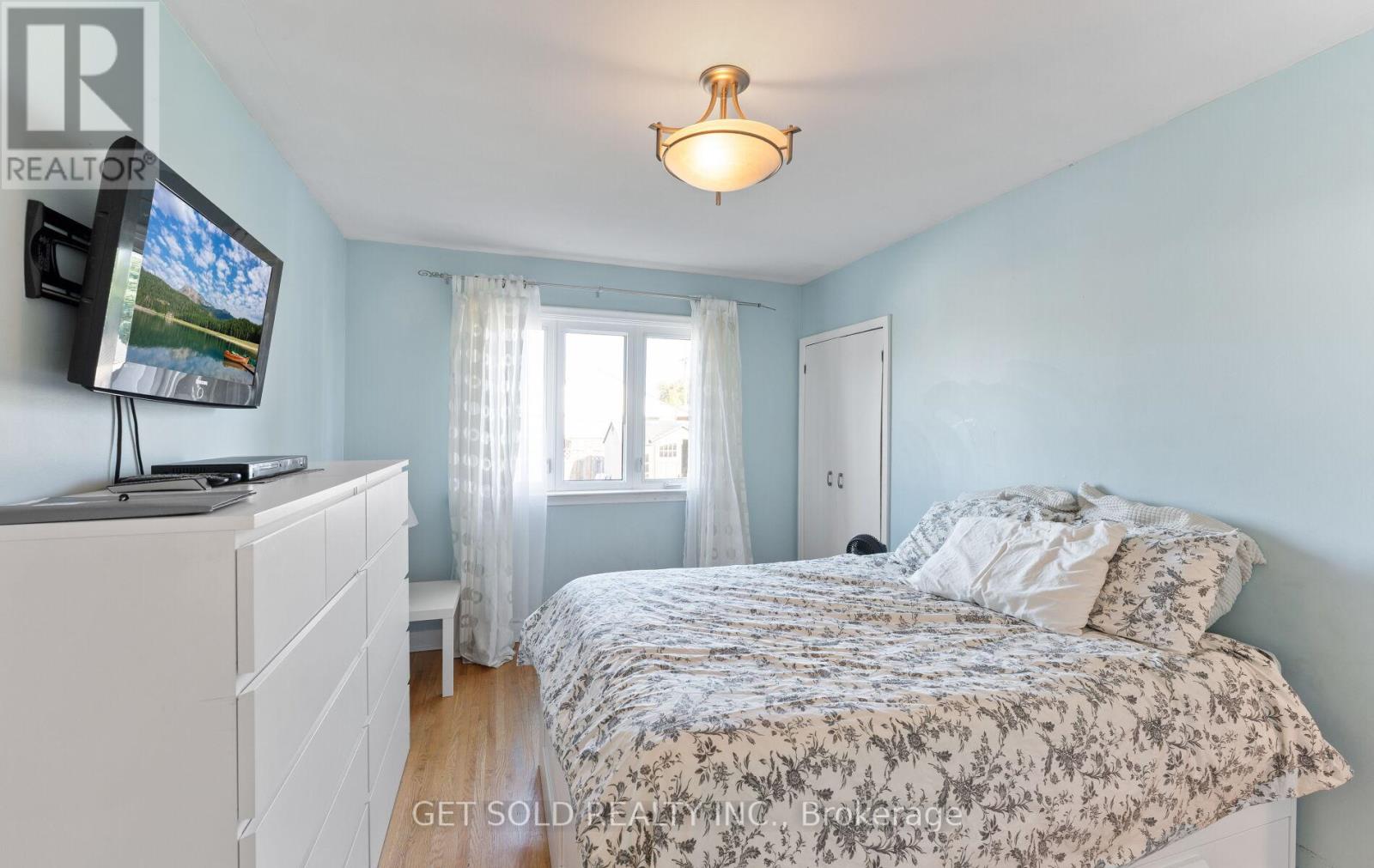 39 Pakenham Drive, Toronto, Ontario  M9W 4B2 - Photo 20 - W12578010