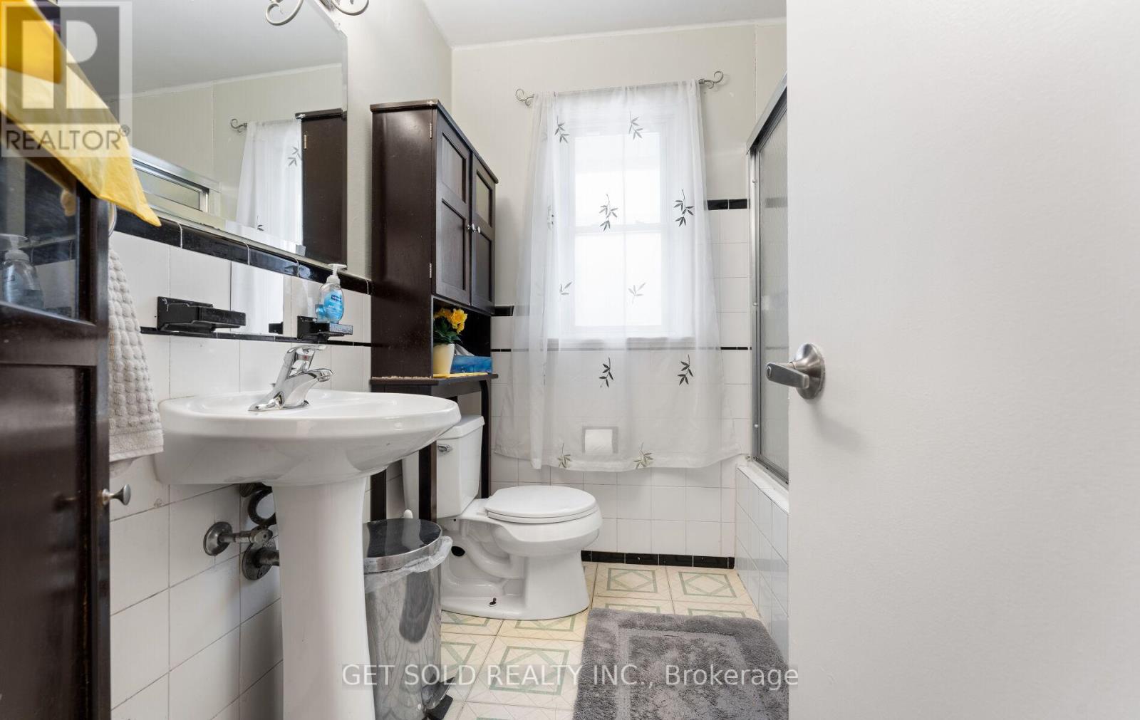 39 Pakenham Drive, Toronto, Ontario  M9W 4B2 - Photo 25 - W12578010