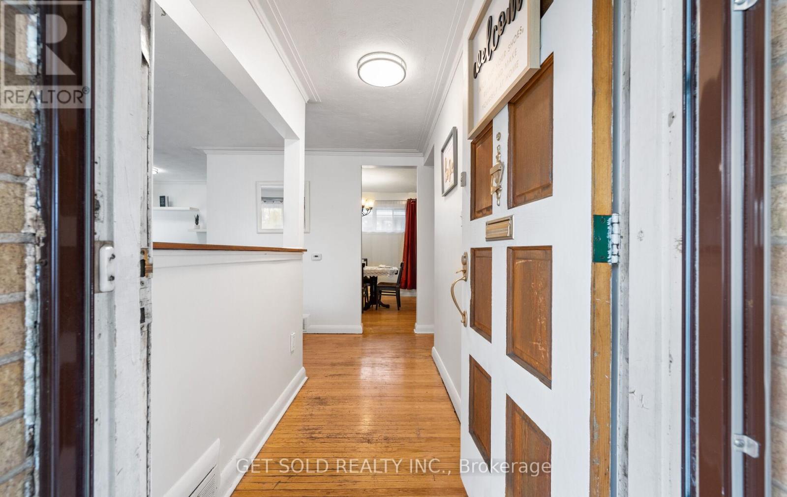 39 Pakenham Drive, Toronto, Ontario  M9W 4B2 - Photo 7 - W12578010