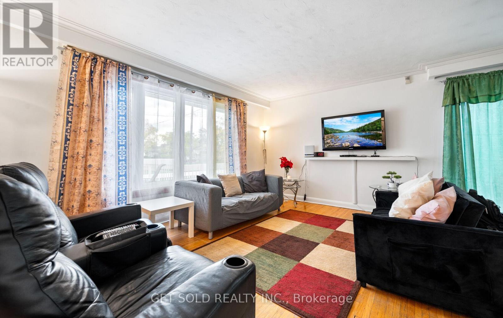 39 Pakenham Drive, Toronto, Ontario  M9W 4B2 - Photo 8 - W12578010