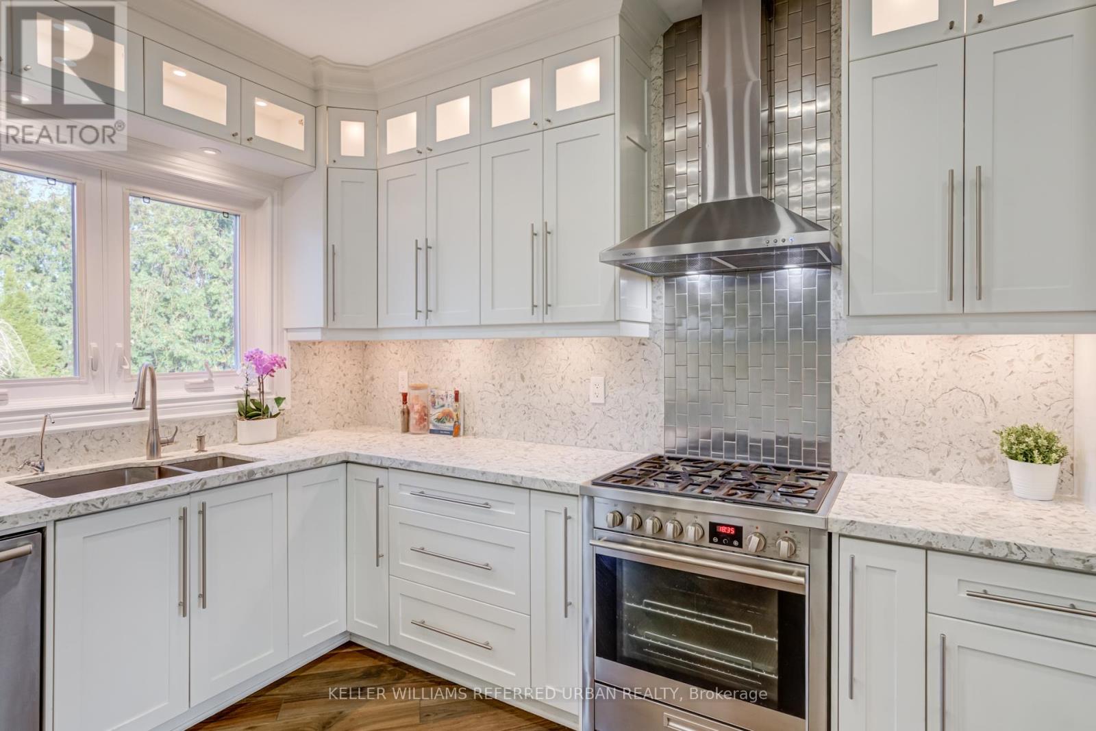 1005 Dormer Street, Mississauga, Ontario  L5E 1T7 - Photo 17 - W12578012