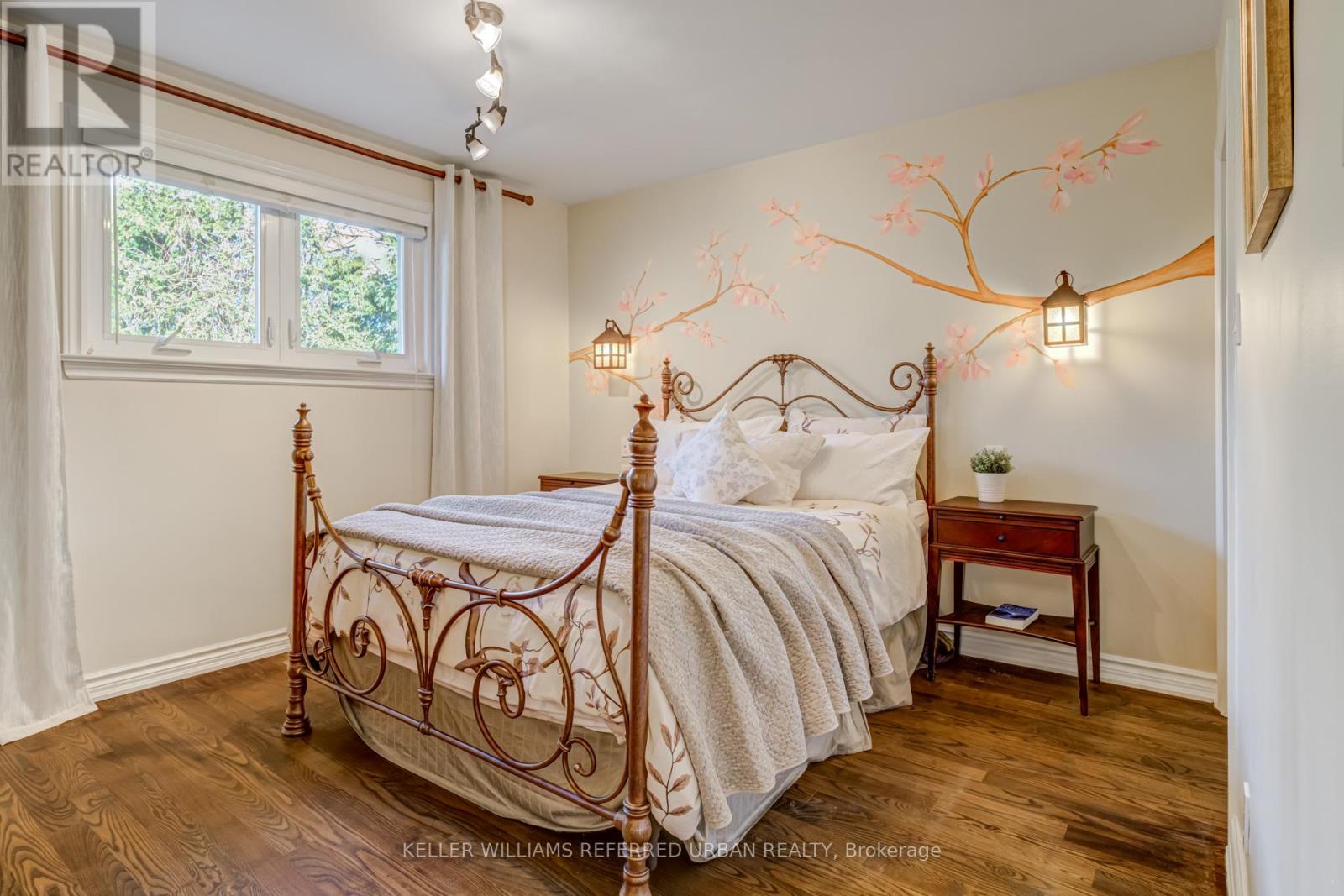 1005 Dormer Street, Mississauga, Ontario  L5E 1T7 - Photo 23 - W12578012