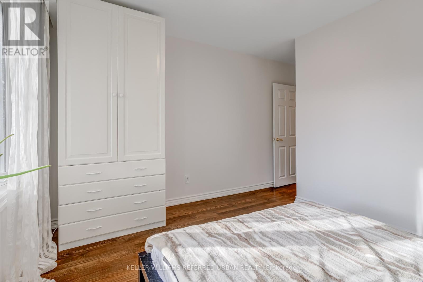 1005 Dormer Street, Mississauga, Ontario  L5E 1T7 - Photo 29 - W12578012