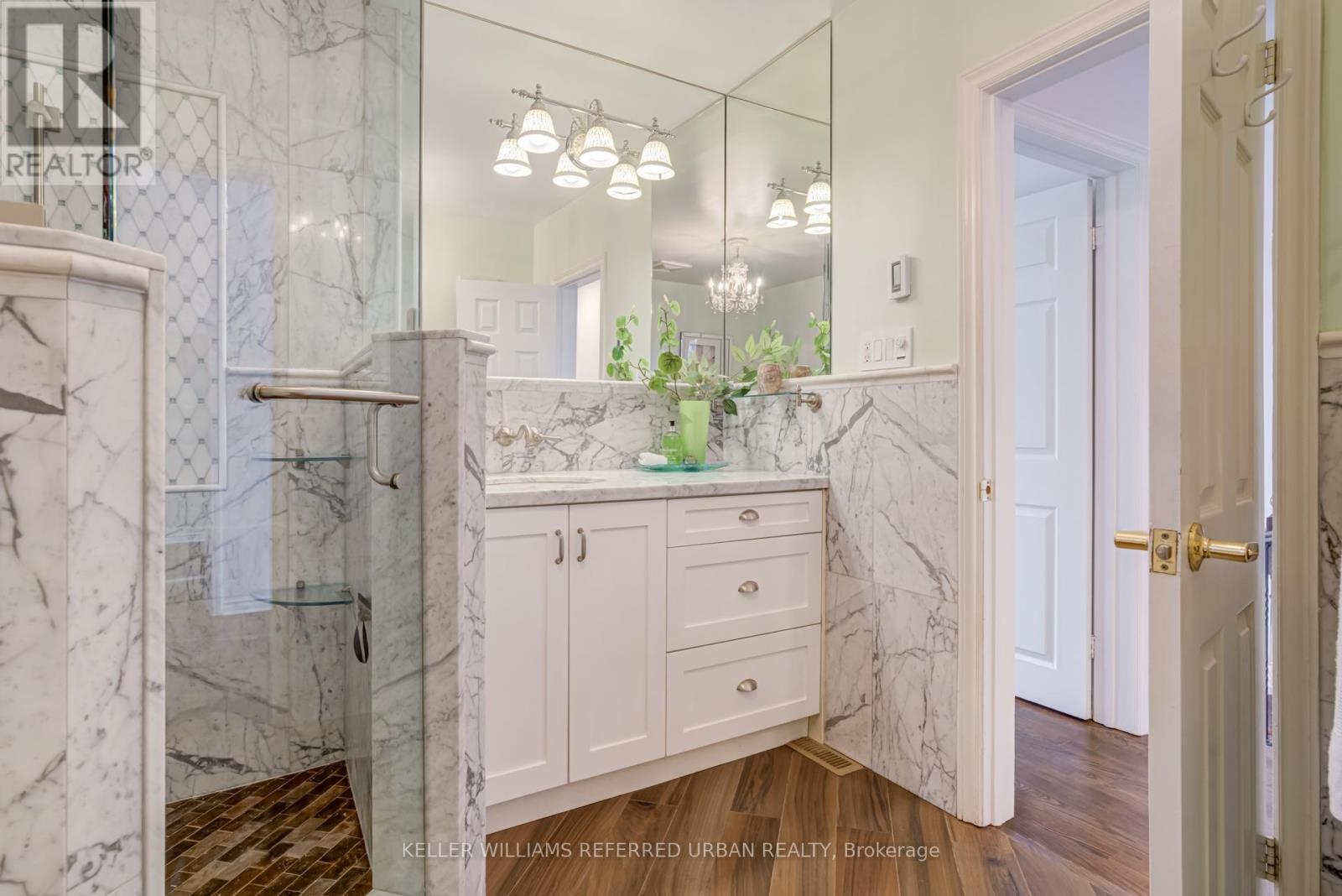 1005 Dormer Street, Mississauga, Ontario  L5E 1T7 - Photo 31 - W12578012