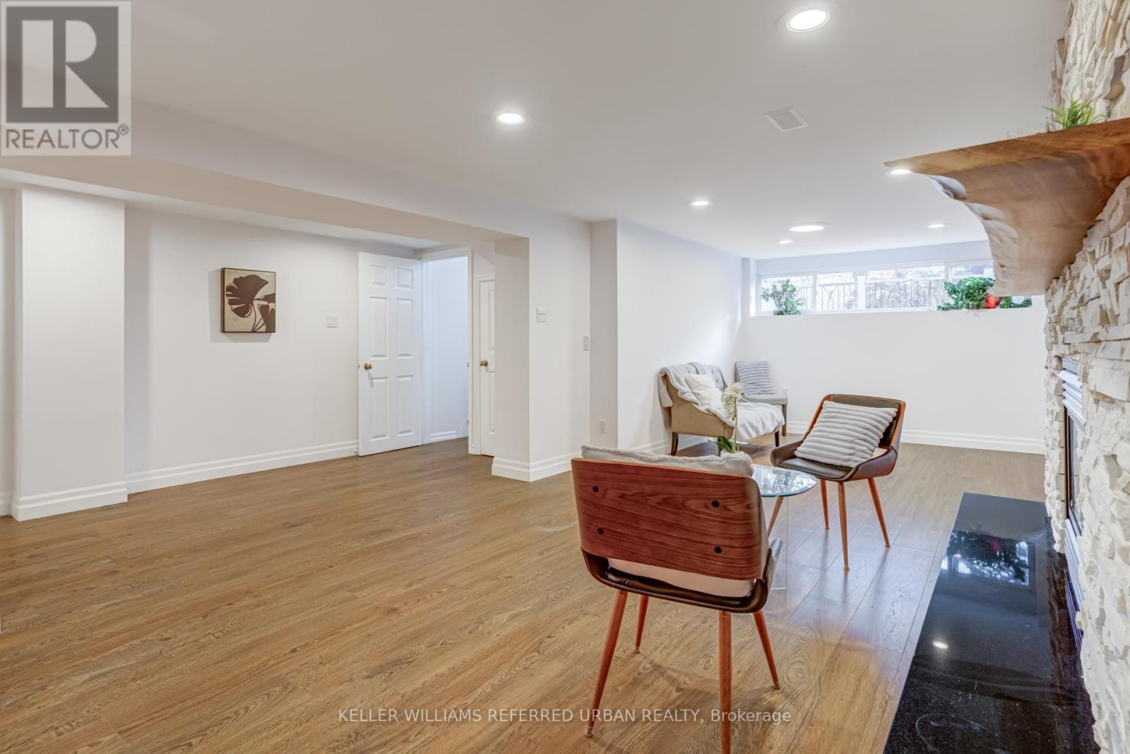 1005 Dormer Street, Mississauga, Ontario  L5E 1T7 - Photo 34 - W12578012