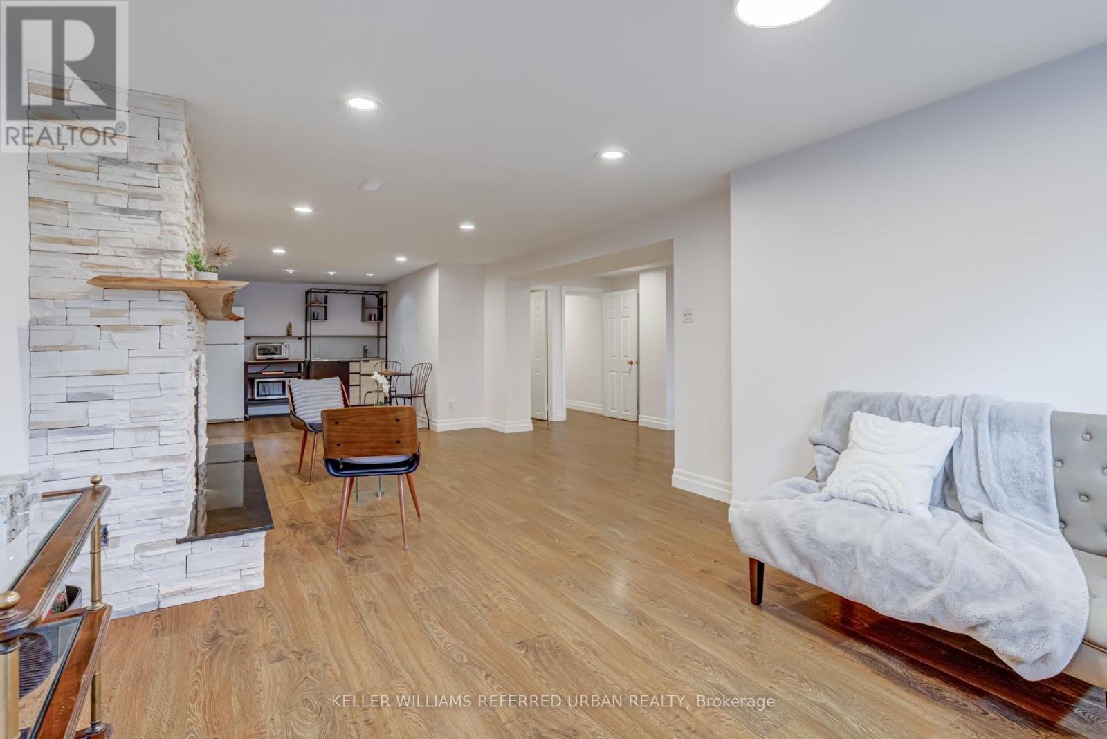 1005 Dormer Street, Mississauga, Ontario  L5E 1T7 - Photo 36 - W12578012