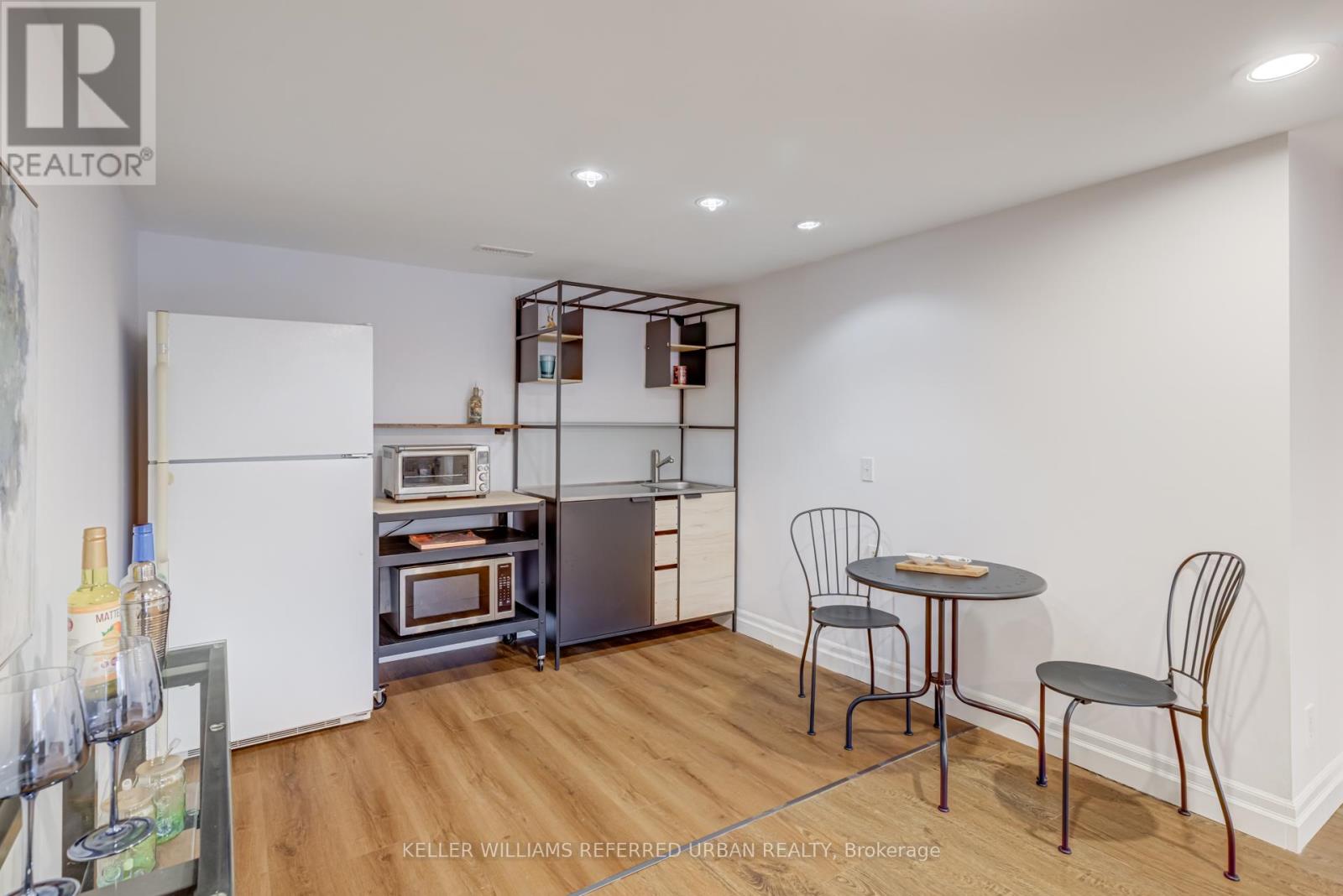 1005 Dormer Street, Mississauga, Ontario  L5E 1T7 - Photo 38 - W12578012