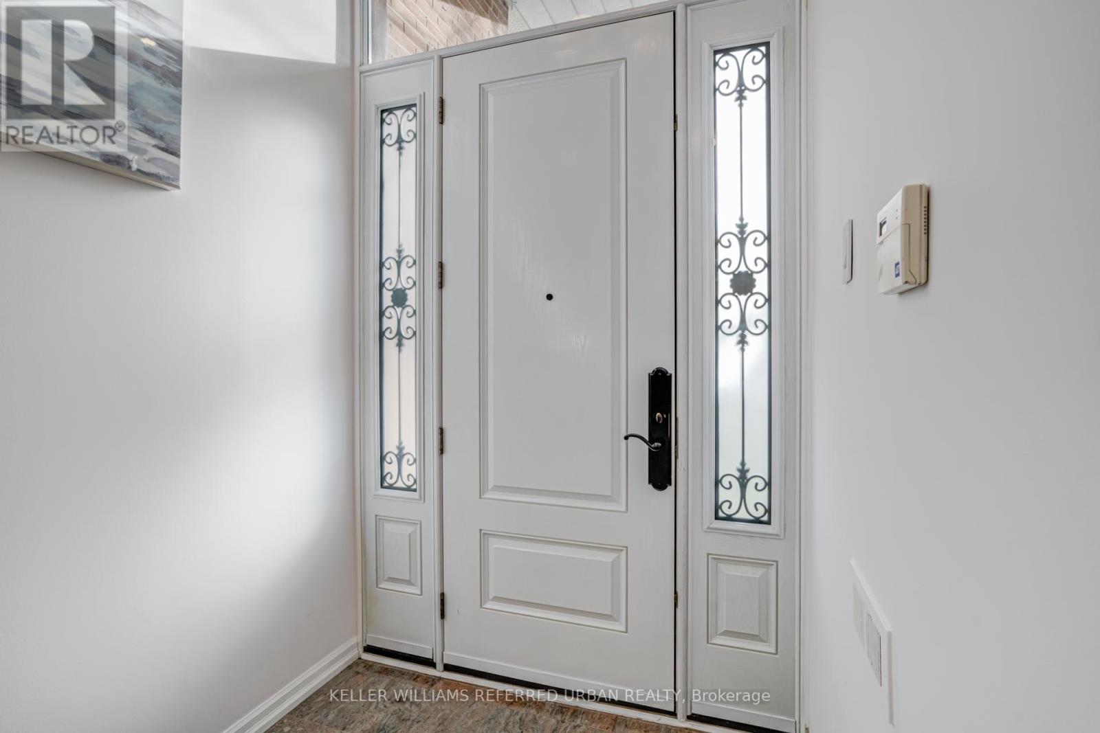 1005 Dormer Street, Mississauga, Ontario  L5E 1T7 - Photo 4 - W12578012