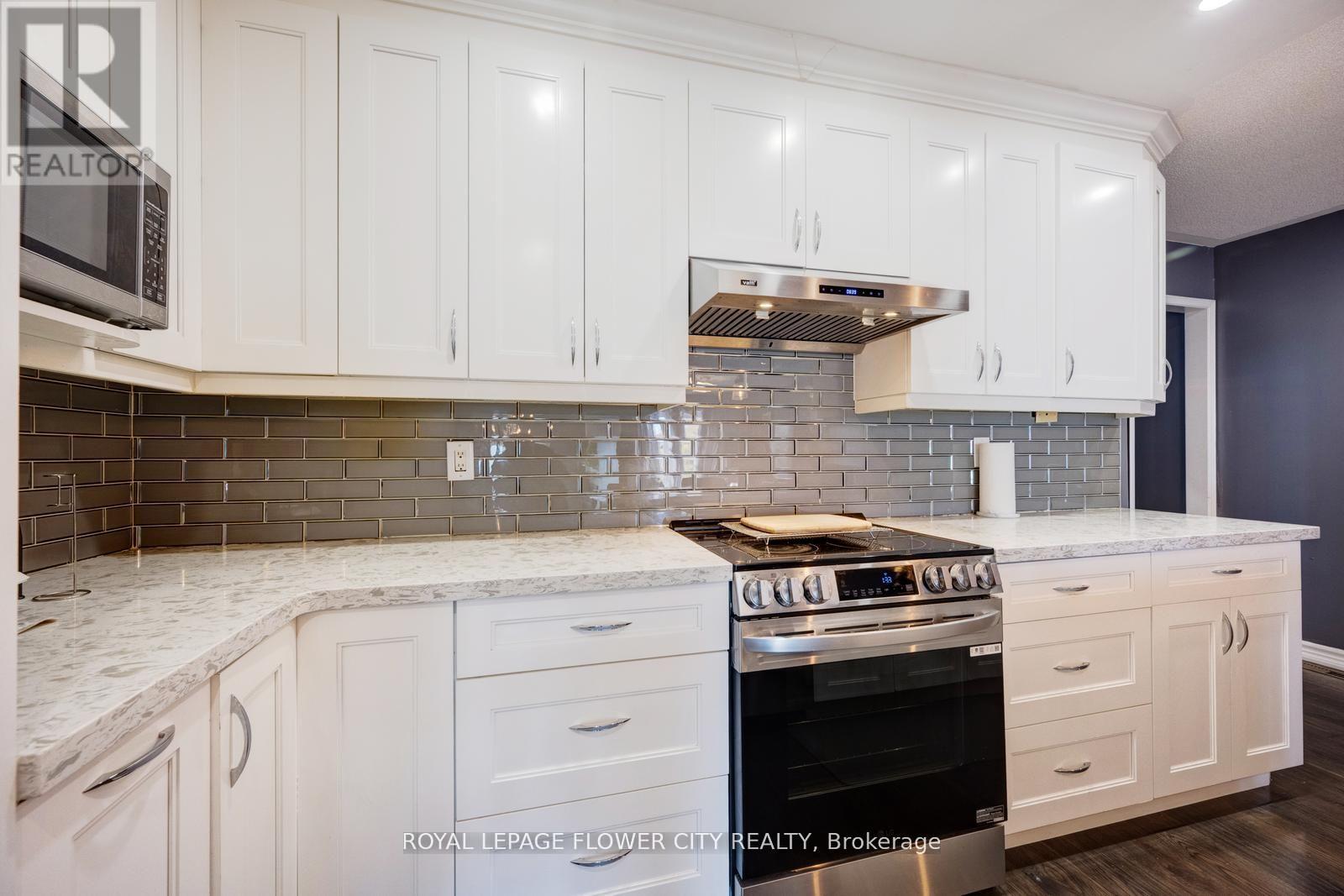 607 Rossellini Drive, Mississauga, Ontario  L5W 1M5 - Photo 10 - W12578014