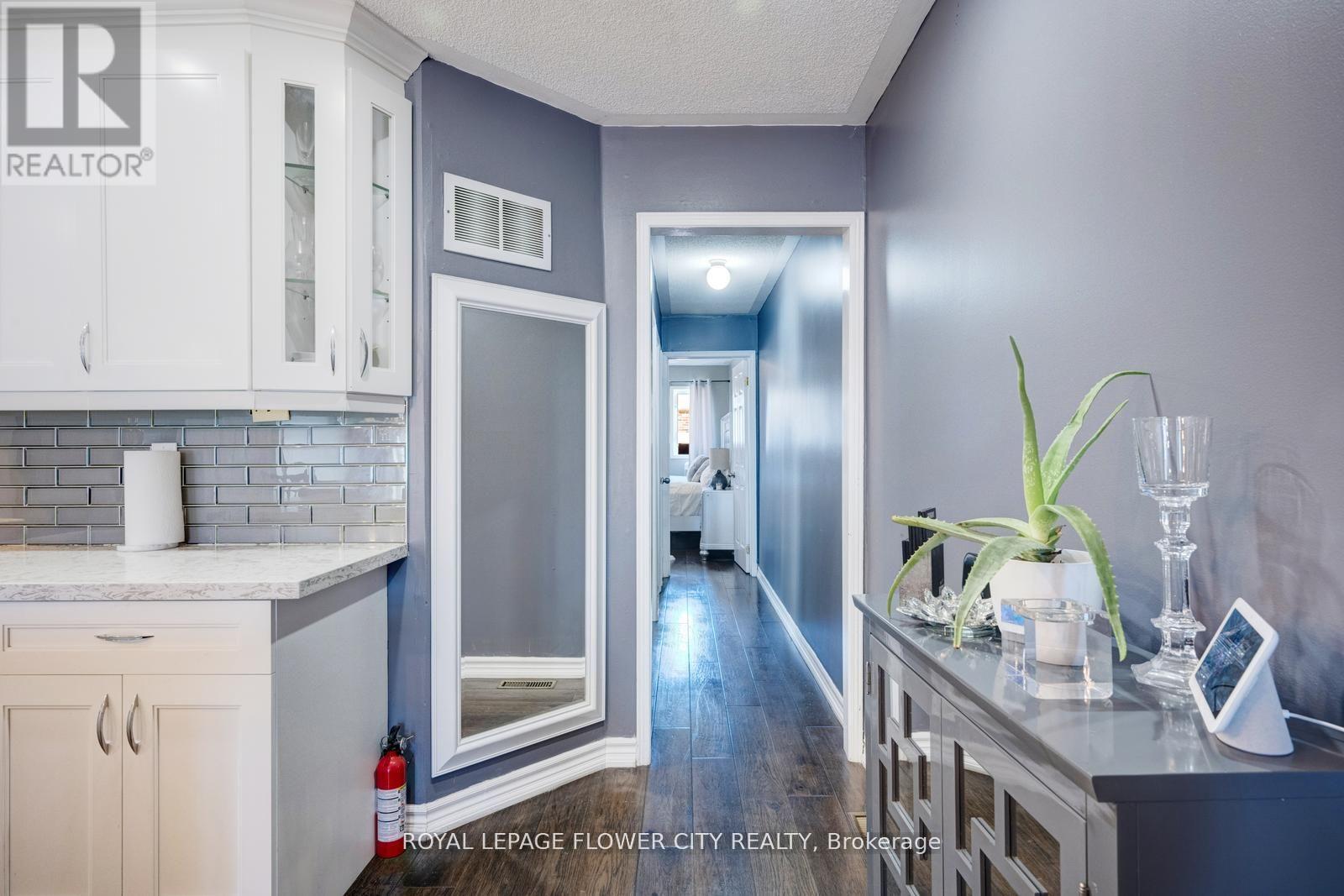 607 Rossellini Drive, Mississauga, Ontario  L5W 1M5 - Photo 17 - W12578014