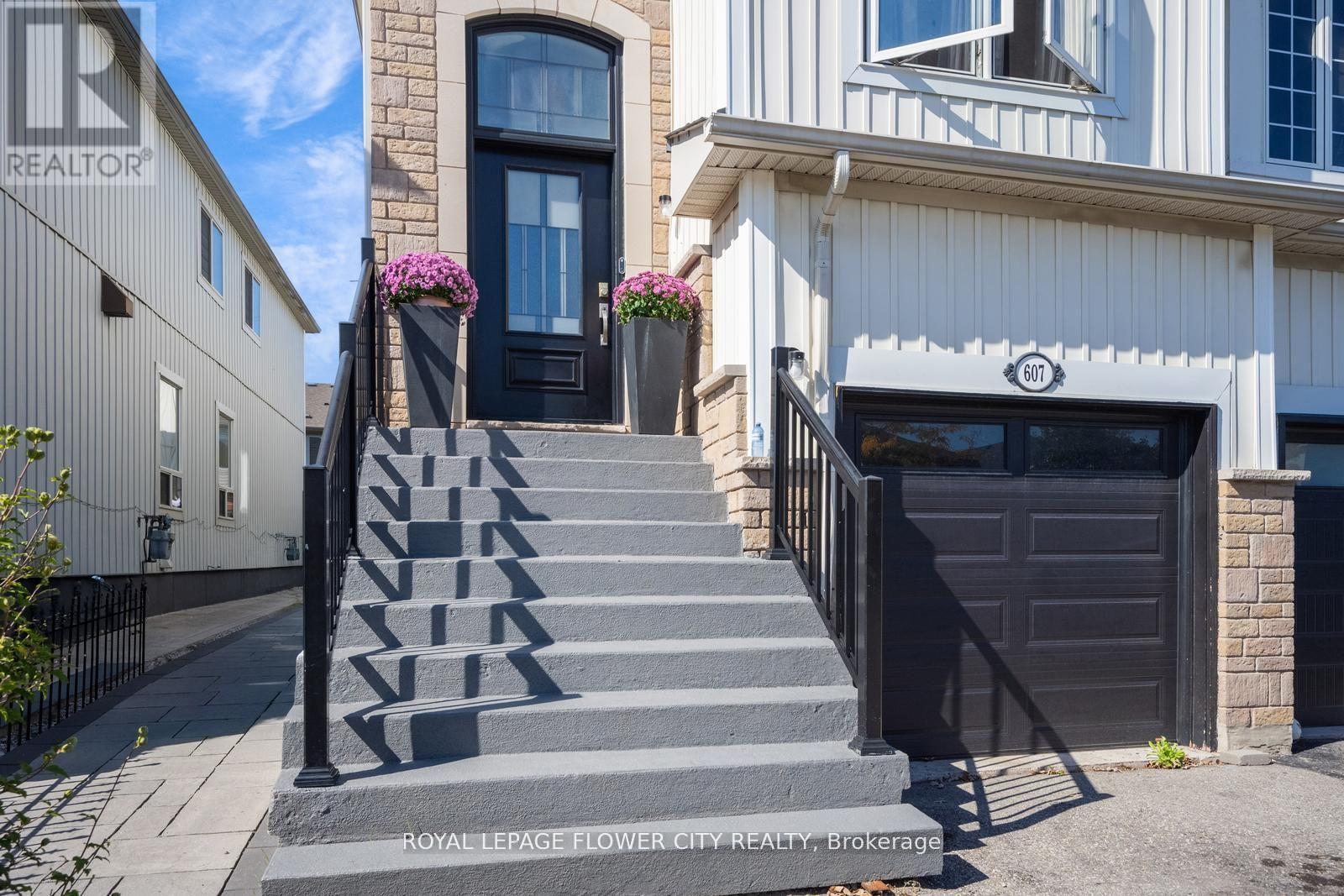 607 Rossellini Drive, Mississauga, Ontario  L5W 1M5 - Photo 2 - W12578014