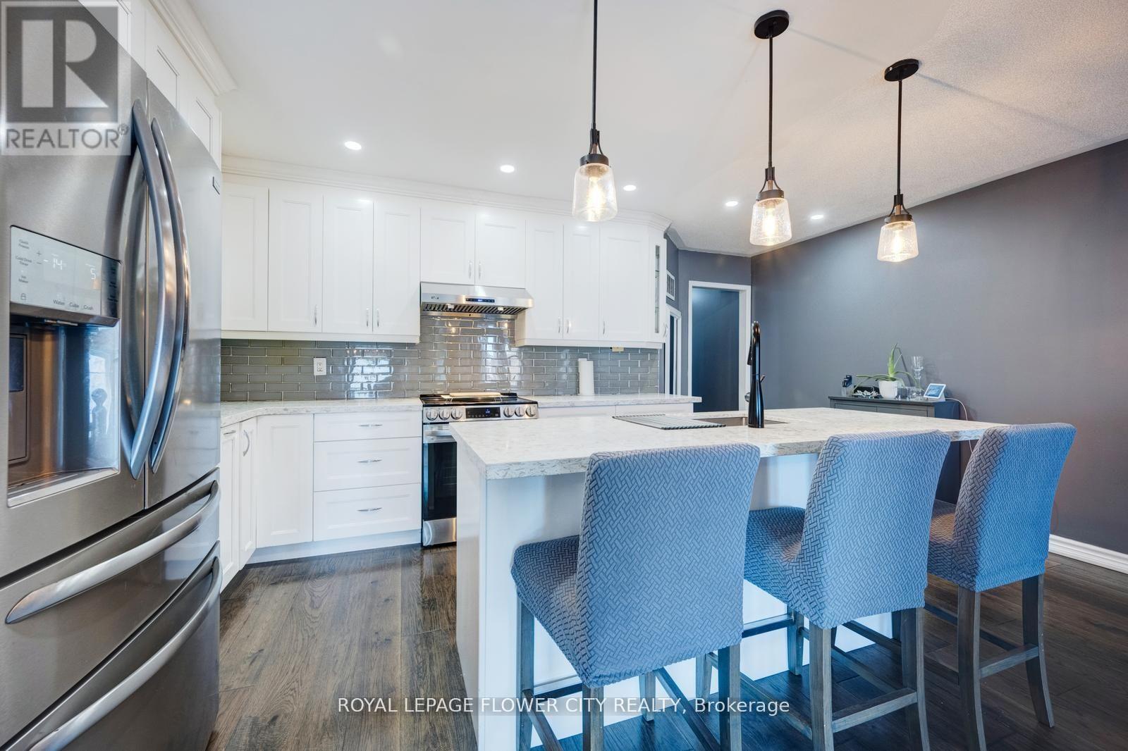 607 Rossellini Drive, Mississauga, Ontario  L5W 1M5 - Photo 8 - W12578014