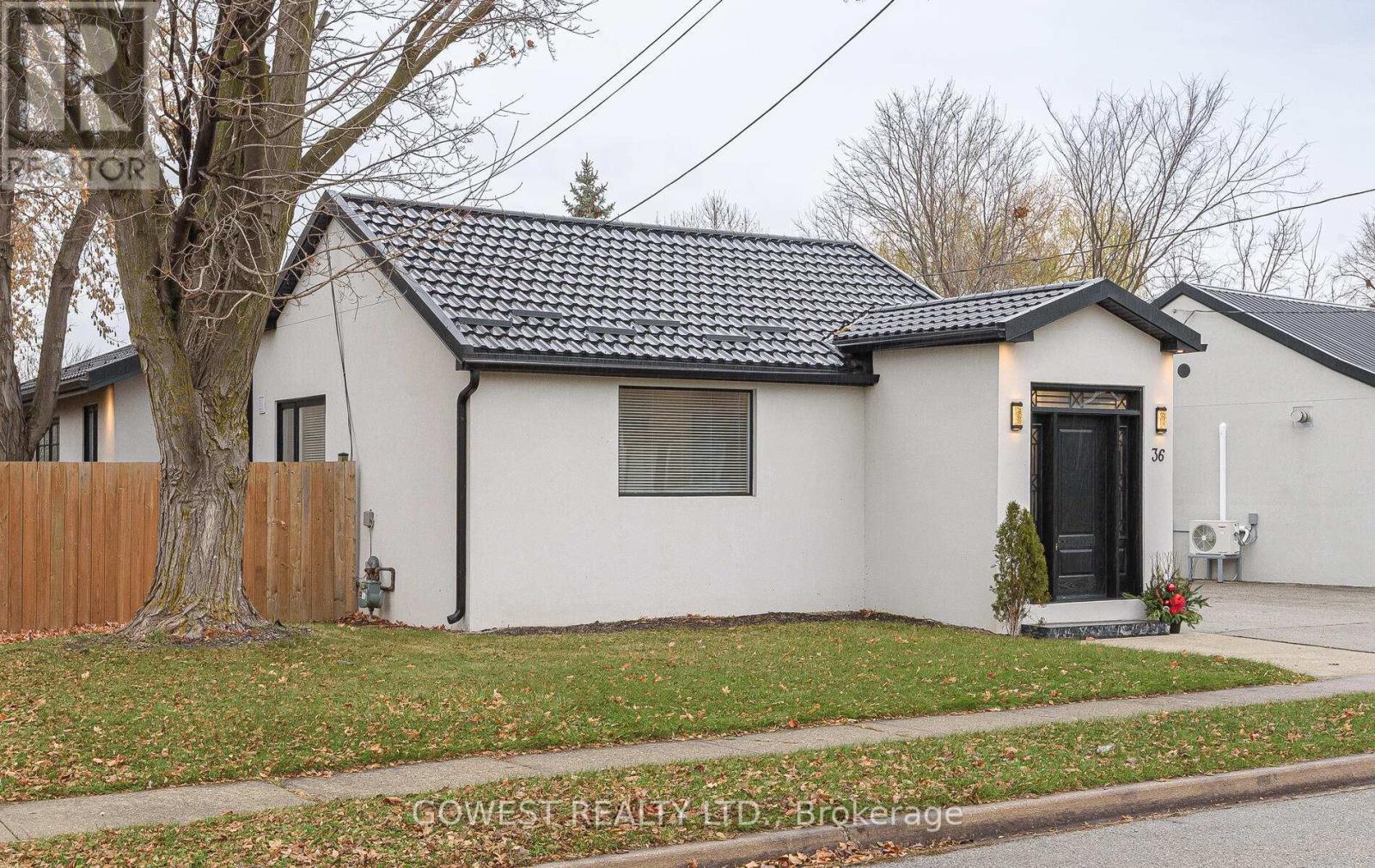 36 Normandy Boulevard, Halton Hills, Ontario  L7G 1W1 - Photo 2 - W12578036