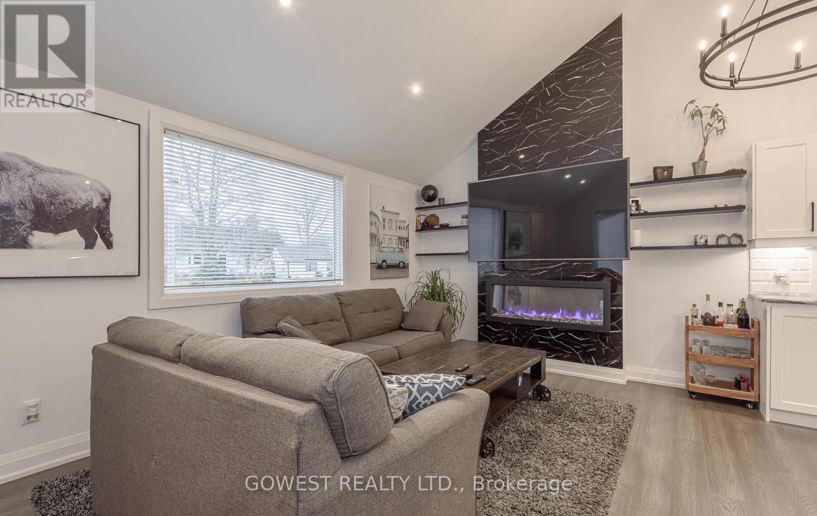 36 Normandy Boulevard, Halton Hills, Ontario  L7G 1W1 - Photo 9 - W12578036