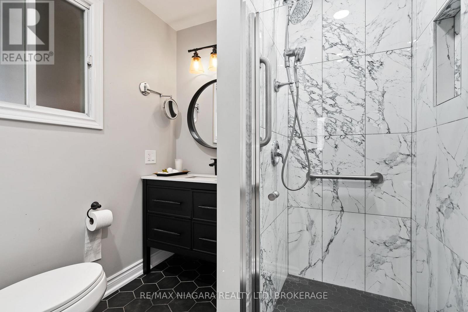 22 Michelle Drive, St. Catharines (Grapeview), Ontario  L2S 3G7 - Photo 15 - X12578058