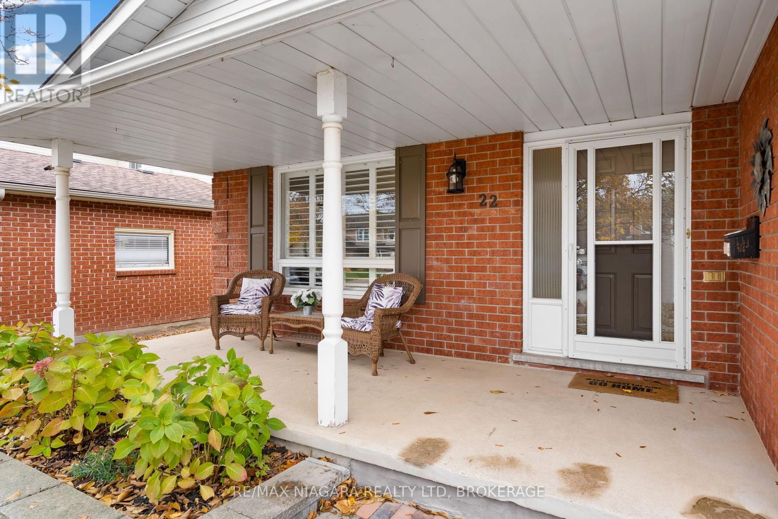 22 Michelle Drive, St. Catharines (Grapeview), Ontario  L2S 3G7 - Photo 4 - X12578058