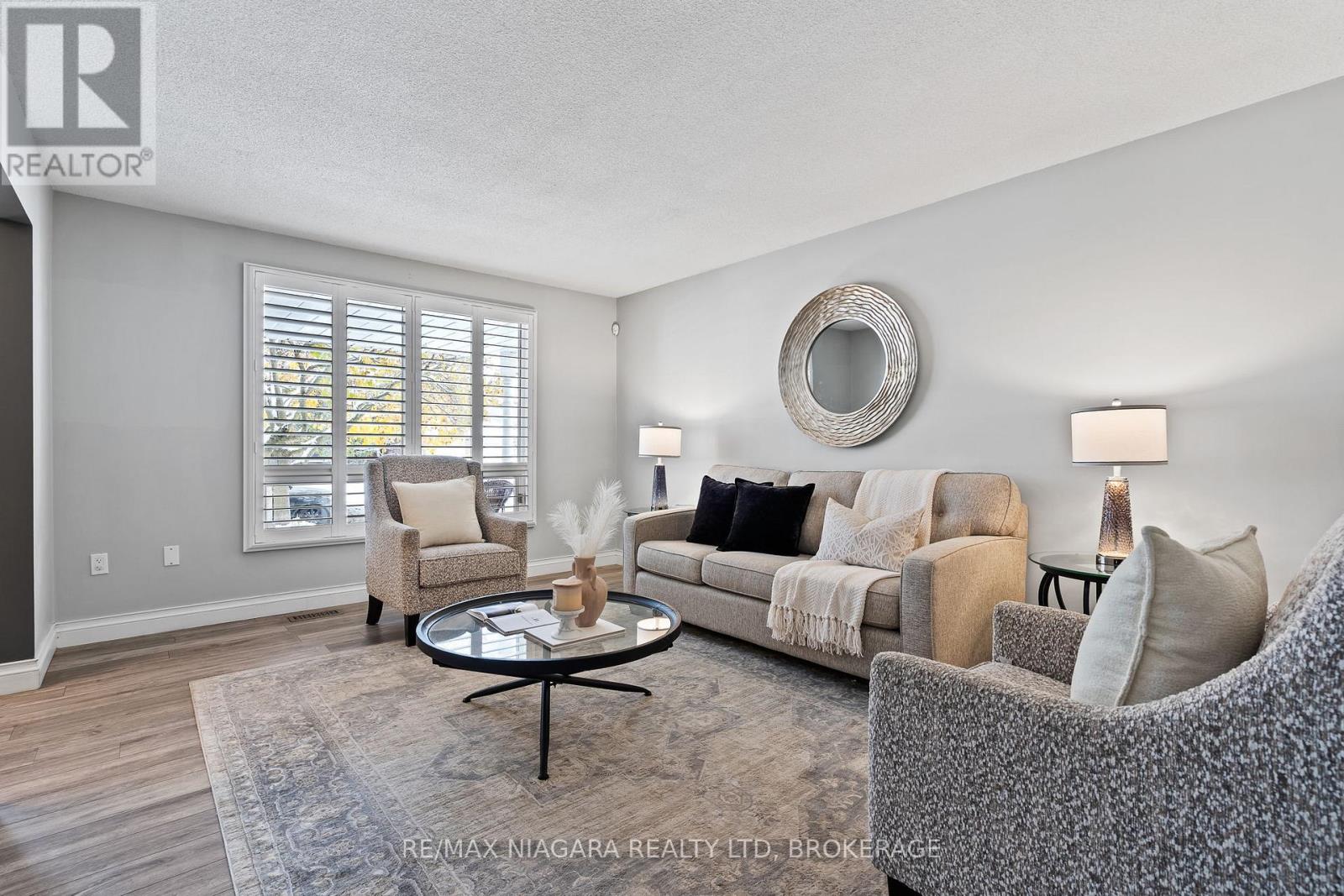 22 Michelle Drive, St. Catharines (Grapeview), Ontario  L2S 3G7 - Photo 7 - X12578058