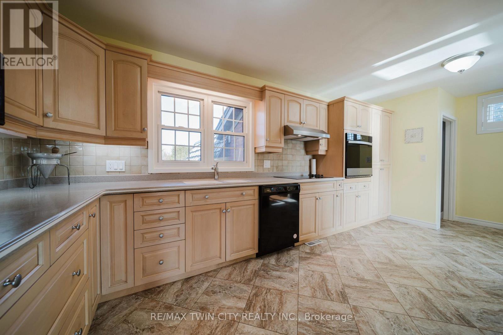 466 Hillview Crescent, Wilmot, Ontario  N3A 1K8 - Photo 10 - X12577930