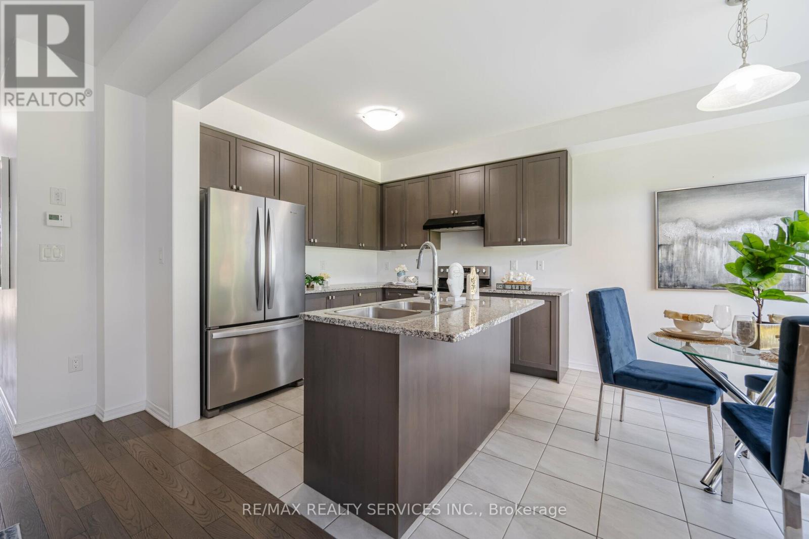 251 Bedrock Drive, Hamilton, Ontario  L8J 0M2 - Photo 2 - X12577992