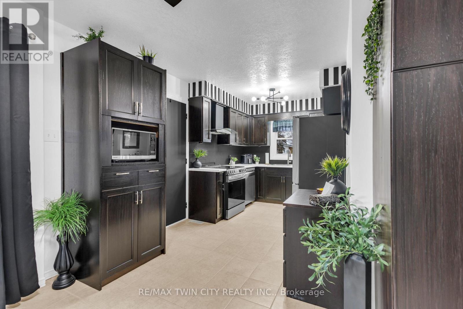 67 West Acres Crescent, Kitchener, Ontario  N2N 3G8 - Photo 11 - X12578038