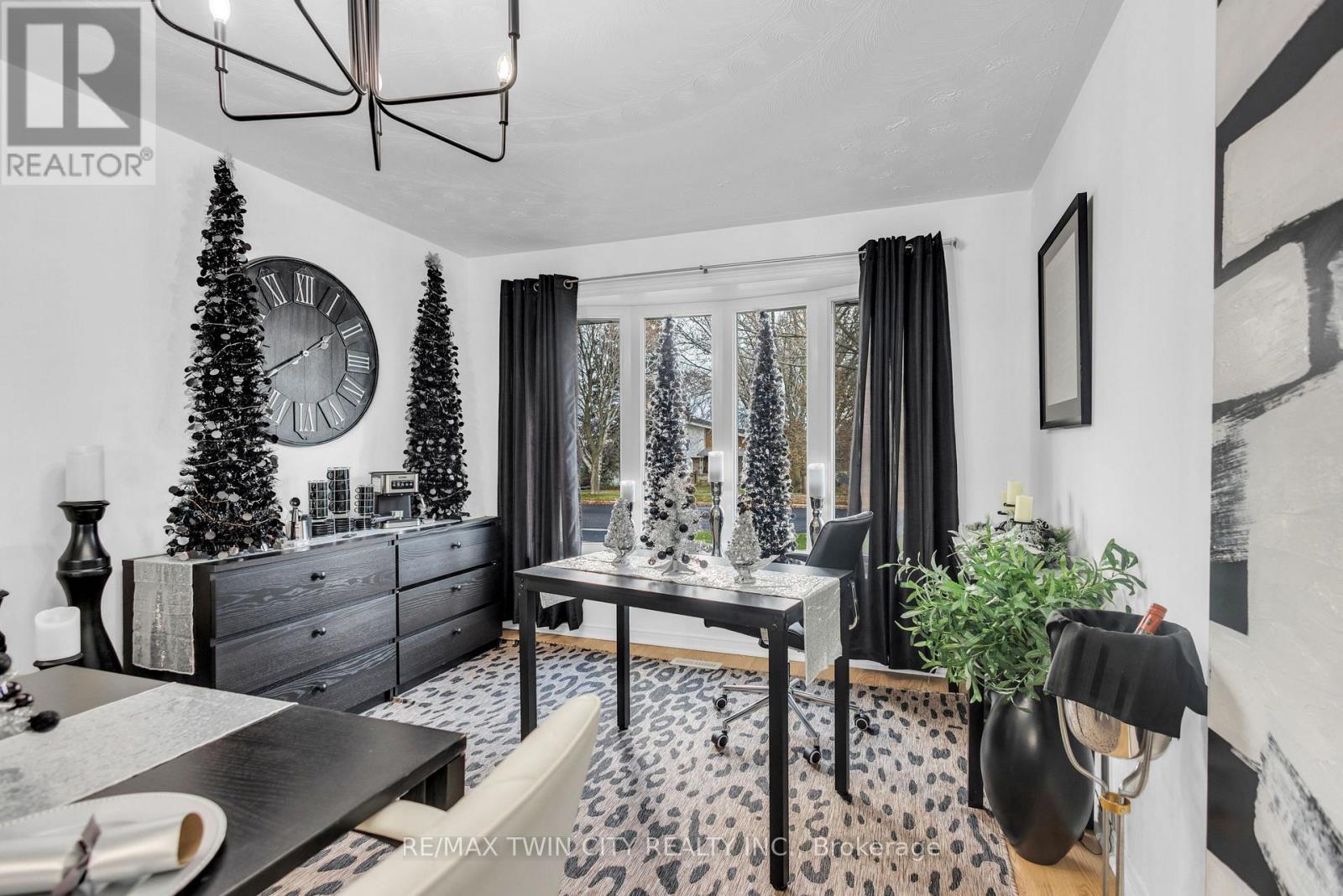 67 West Acres Crescent, Kitchener, Ontario  N2N 3G8 - Photo 4 - X12578038