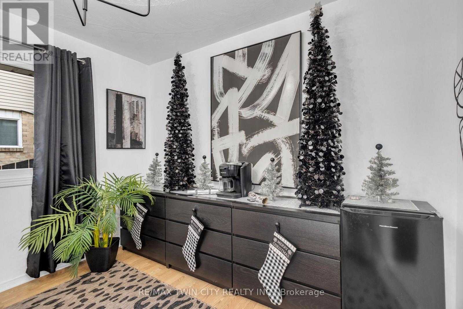 67 West Acres Crescent, Kitchener, Ontario  N2N 3G8 - Photo 5 - X12578038