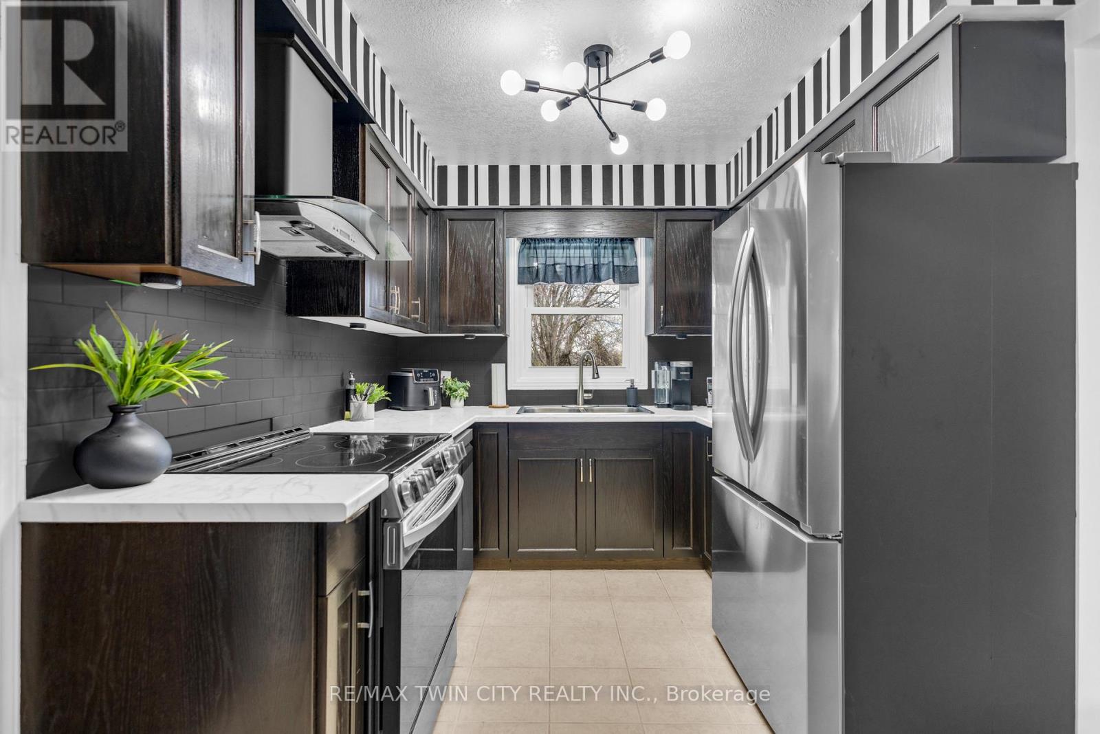 67 West Acres Crescent, Kitchener, Ontario  N2N 3G8 - Photo 6 - X12578038