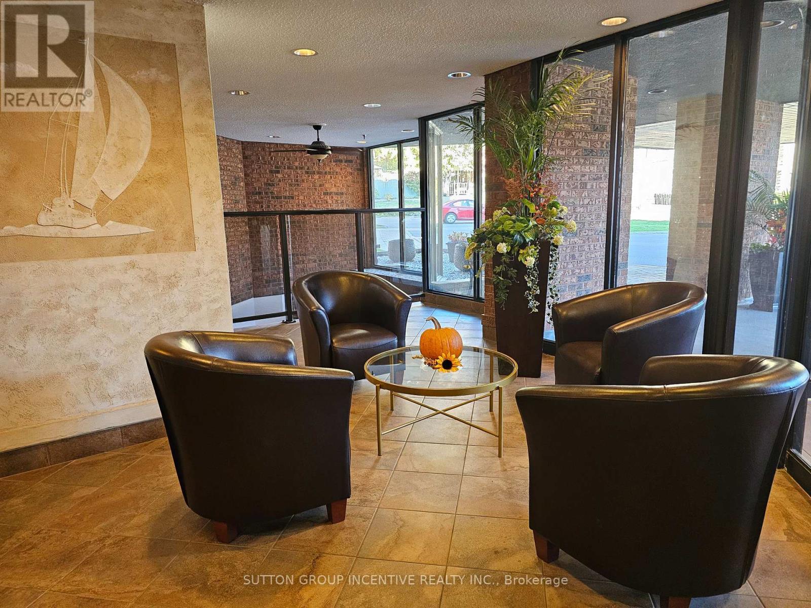 Ph-1503 - 181 Collier Street, Barrie, Ontario  L4M 5L6 - Photo 2 - S12468503