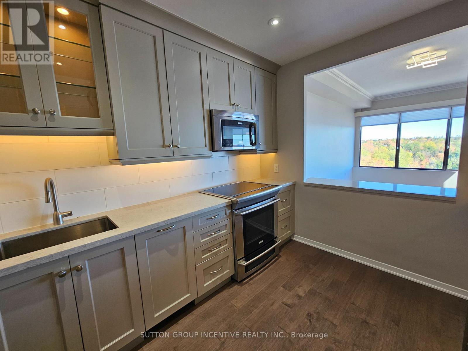 Ph-1503 - 181 Collier Street, Barrie, Ontario  L4M 5L6 - Photo 8 - S12468503