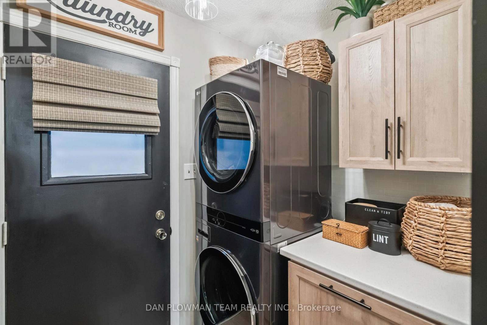 21 Woodlawn Court, Whitby, Ontario  L1N 6R4 - Photo 17 - E12578102