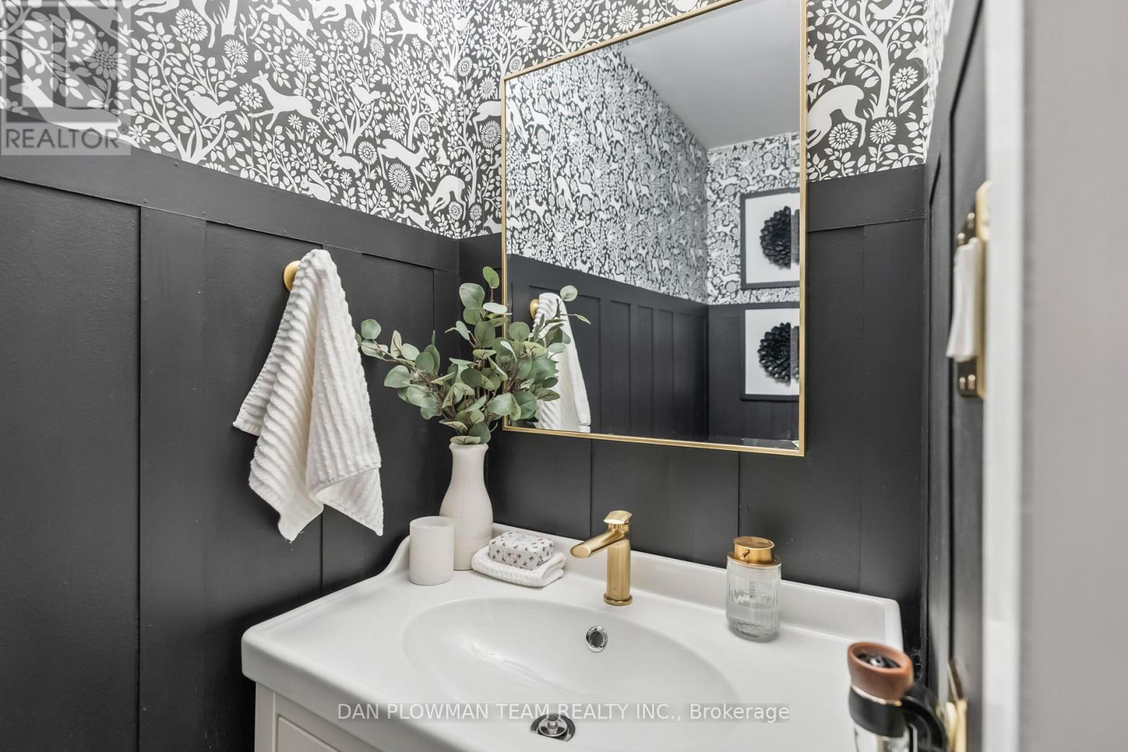 21 Woodlawn Court, Whitby, Ontario  L1N 6R4 - Photo 18 - E12578102