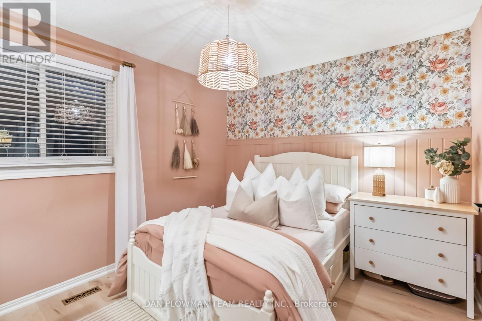 21 Woodlawn Court, Whitby, Ontario  L1N 6R4 - Photo 24 - E12578102