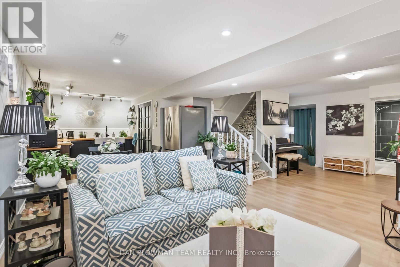 21 Woodlawn Court, Whitby, Ontario  L1N 6R4 - Photo 34 - E12578102