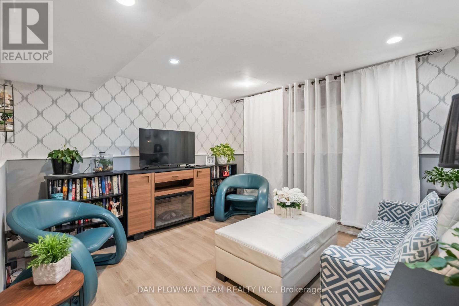 21 Woodlawn Court, Whitby, Ontario  L1N 6R4 - Photo 35 - E12578102