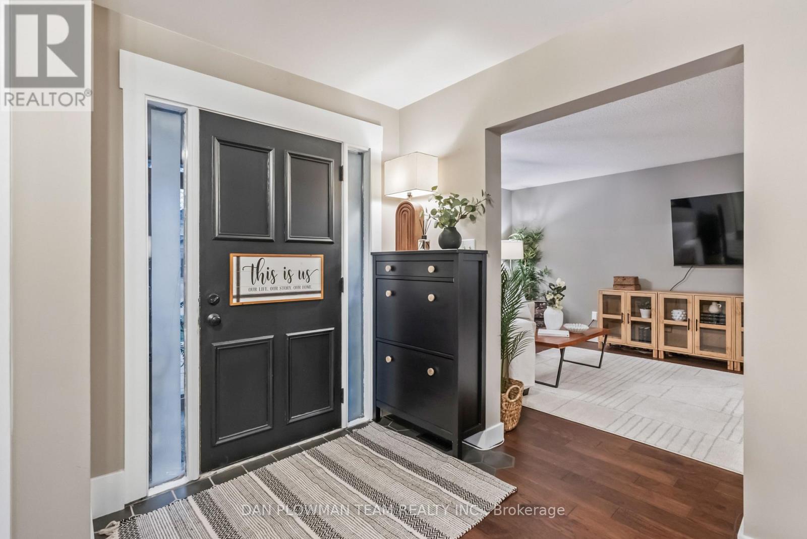 21 Woodlawn Court, Whitby, Ontario  L1N 6R4 - Photo 5 - E12578102