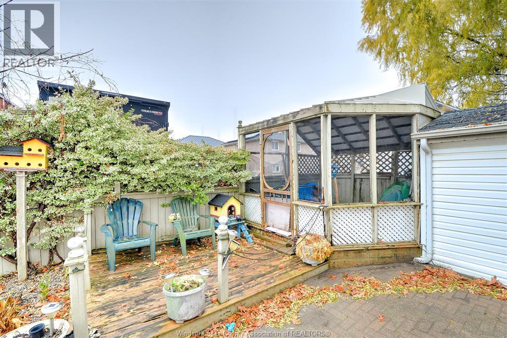 18 Montgomery, Leamington, Ontario  N8H 1A3 - Photo 7 - 25030616