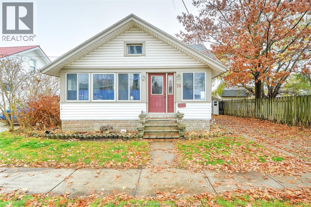 18 Montgomery, Leamington, Ontario  N8H 1A3 - Photo 2 - 25030616