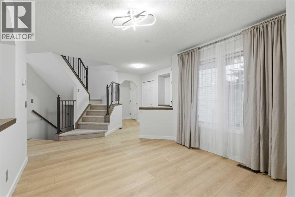 210 Douglas Glen Point Se, Calgary, Alberta  T2Z 3G2 - Photo 6 - A2271386