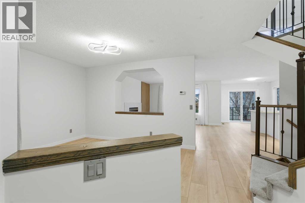 210 Douglas Glen Point Se, Calgary, Alberta  T2Z 3G2 - Photo 2 - A2271386