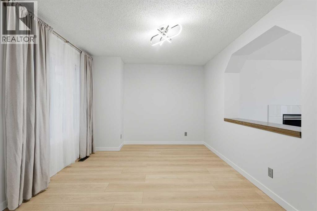 210 Douglas Glen Point Se, Calgary, Alberta  T2Z 3G2 - Photo 4 - A2271386