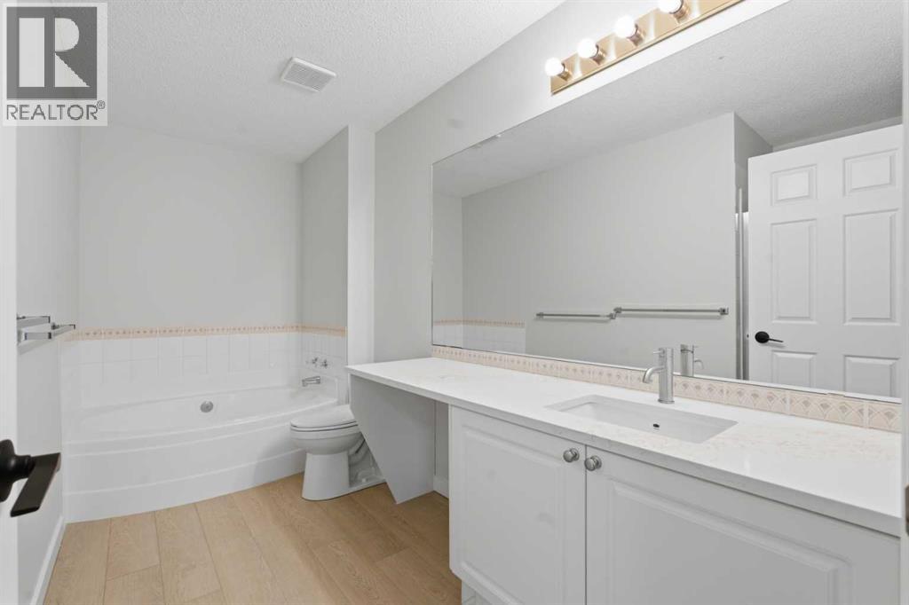 210 Douglas Glen Point Se, Calgary, Alberta  T2Z 3G2 - Photo 31 - A2271386